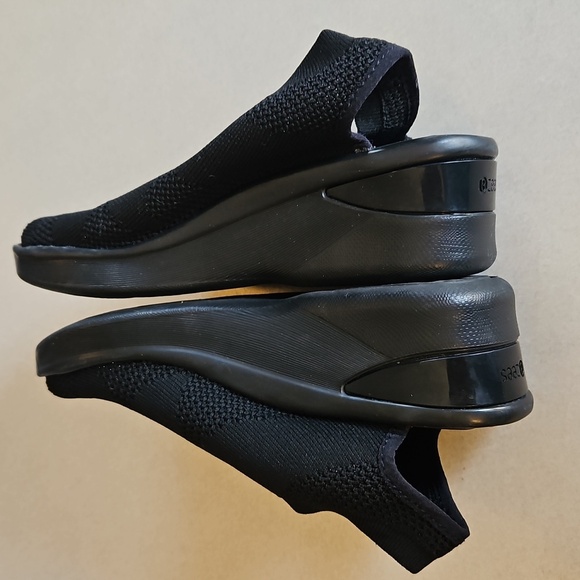 Bzees Black Wedges - Picture 7 of 11